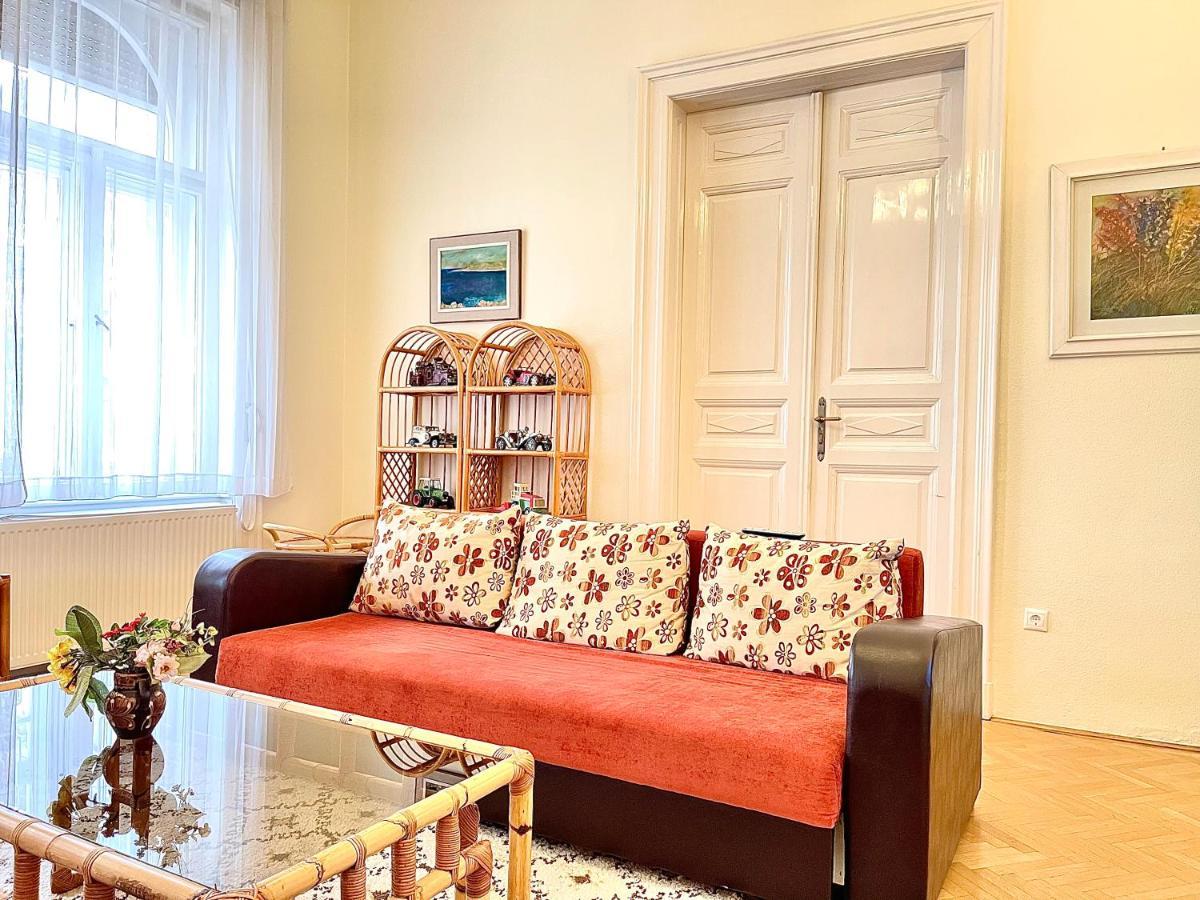 Isabelle Residency - Balcony & A.c Apartamento
