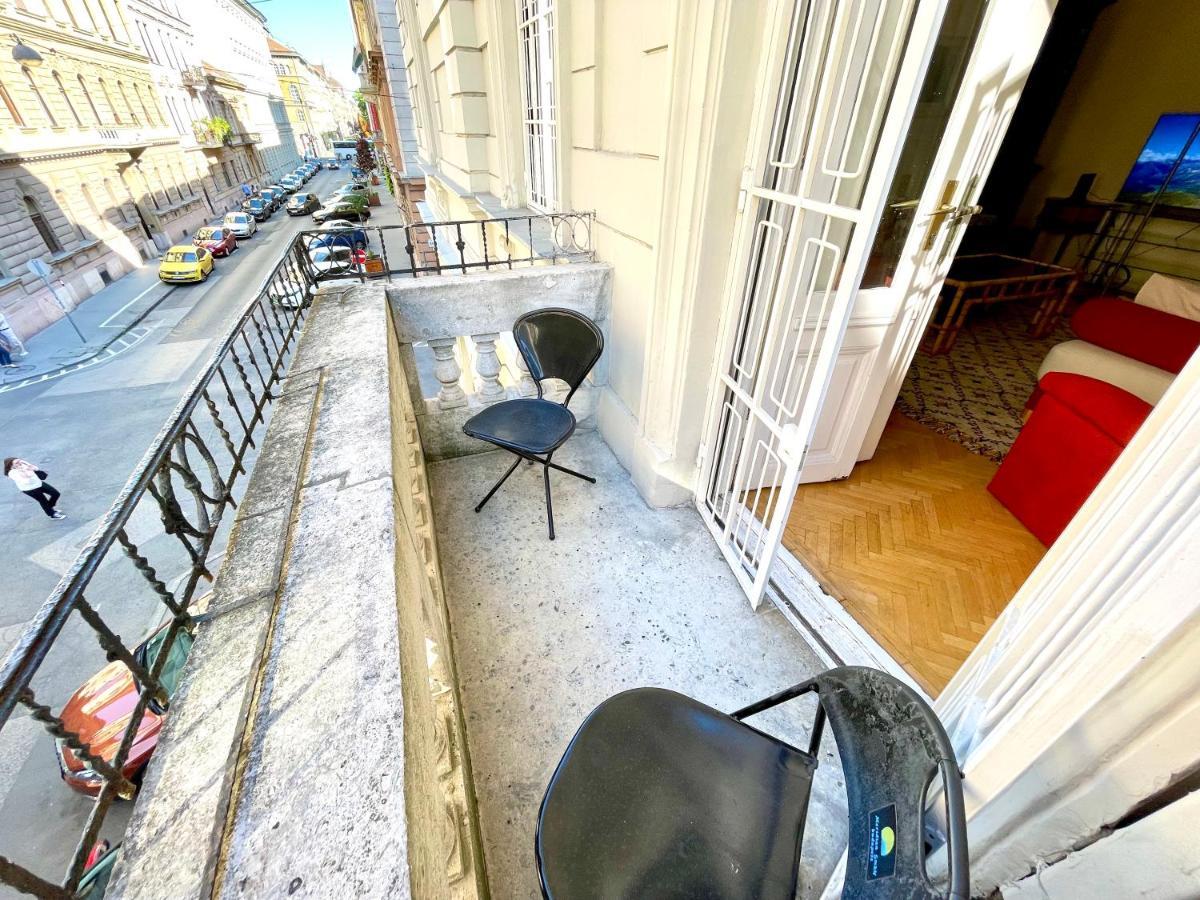 Isabelle Residency - Balcony&a.c *